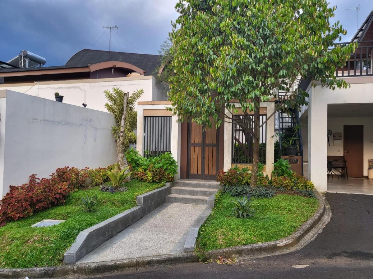 Villa Vimala Hills Semeru Bogor Exterior foto
